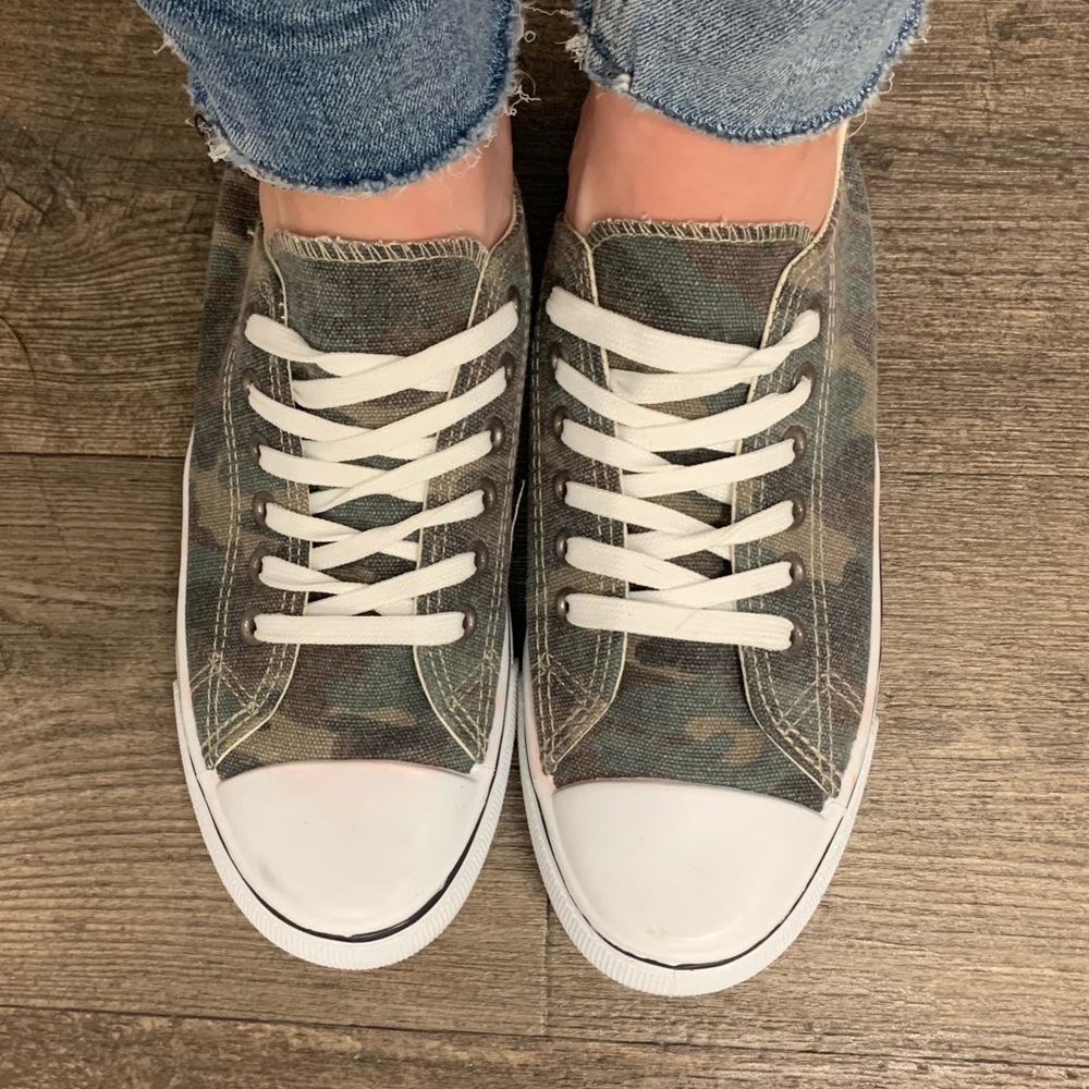 Camo Kicks